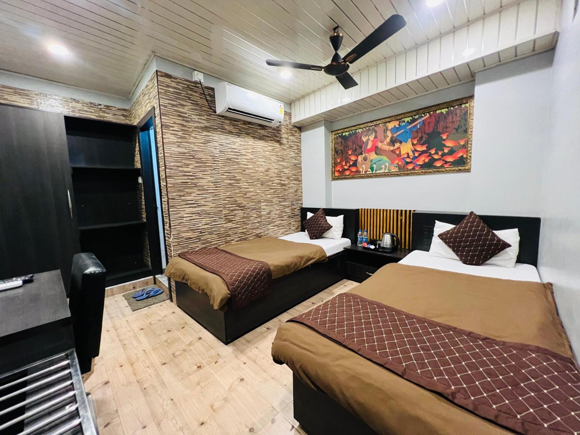 Hotel Sabera Siliguri Buitenkant foto
