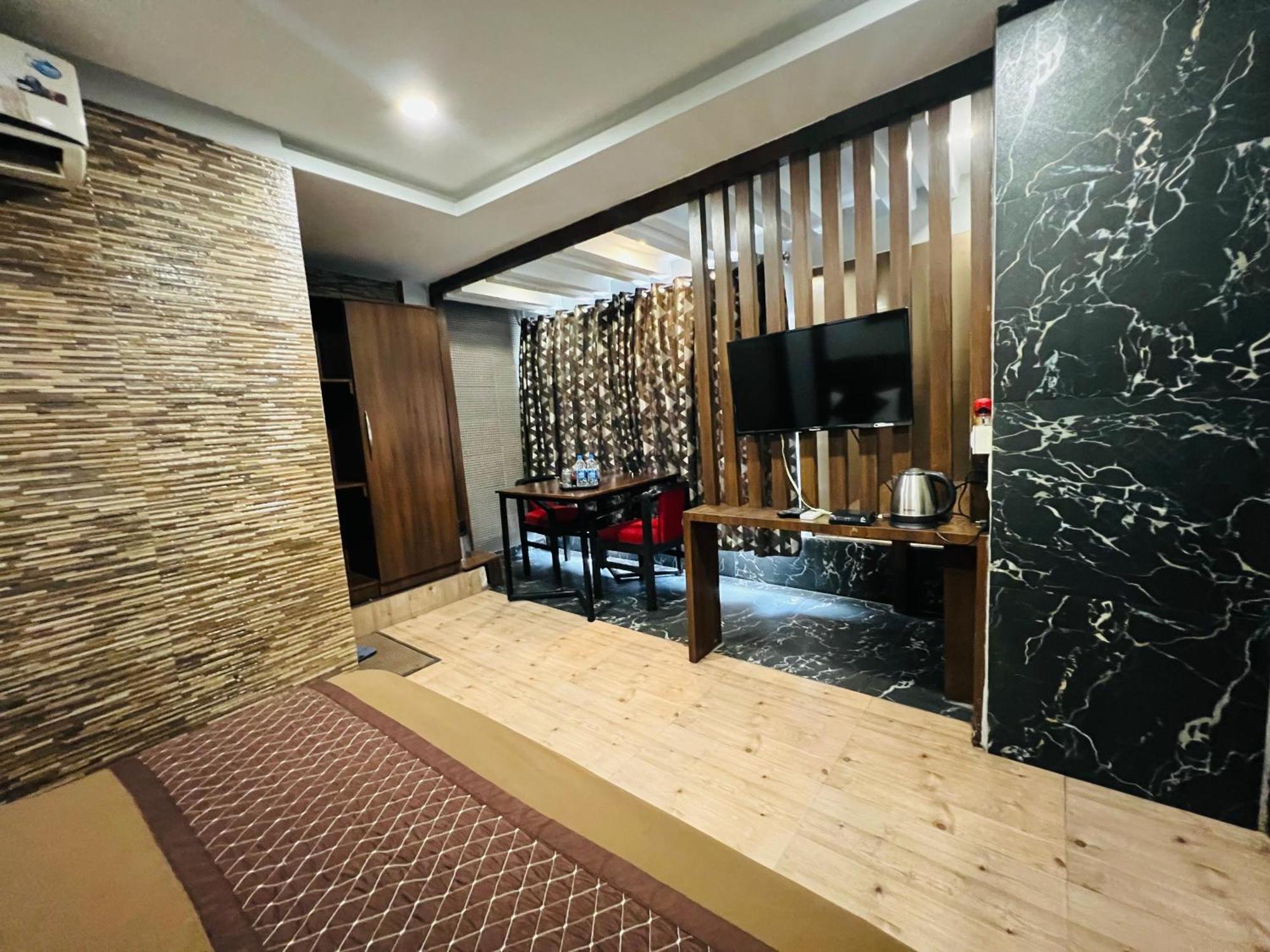 Hotel Sabera Siliguri Buitenkant foto