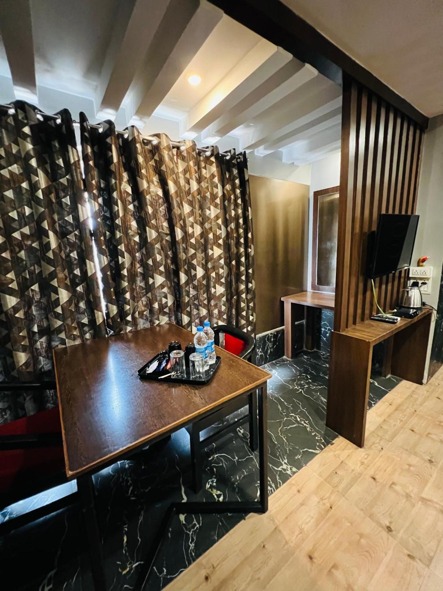 Hotel Sabera Siliguri Buitenkant foto
