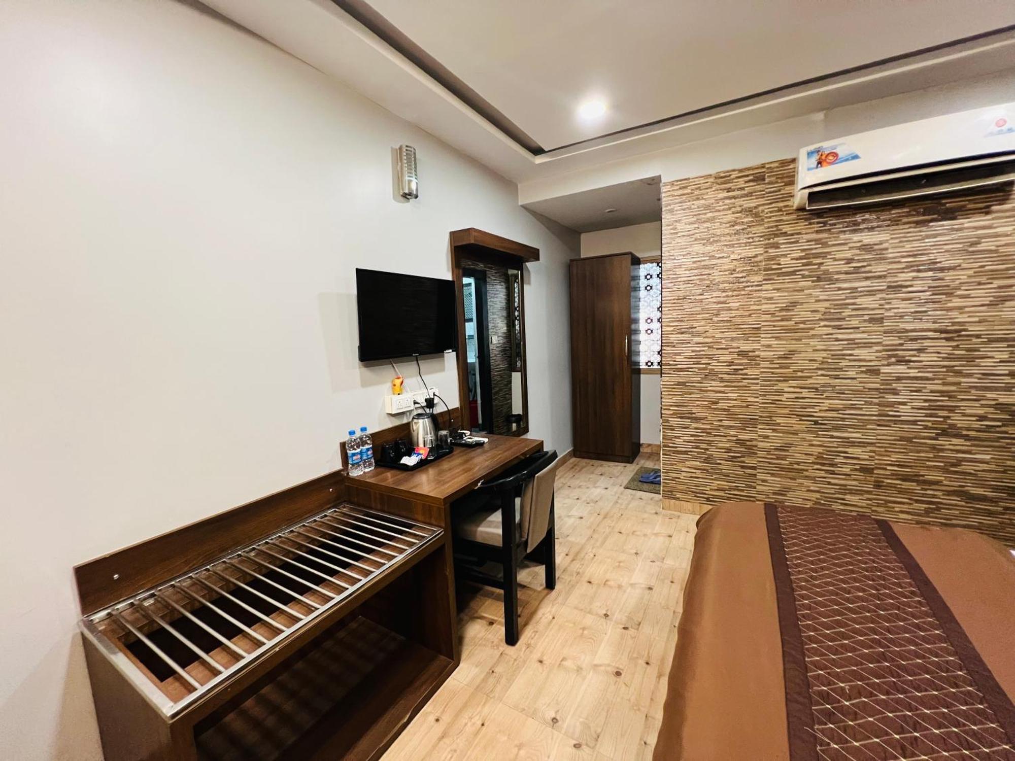 Hotel Sabera Siliguri Buitenkant foto