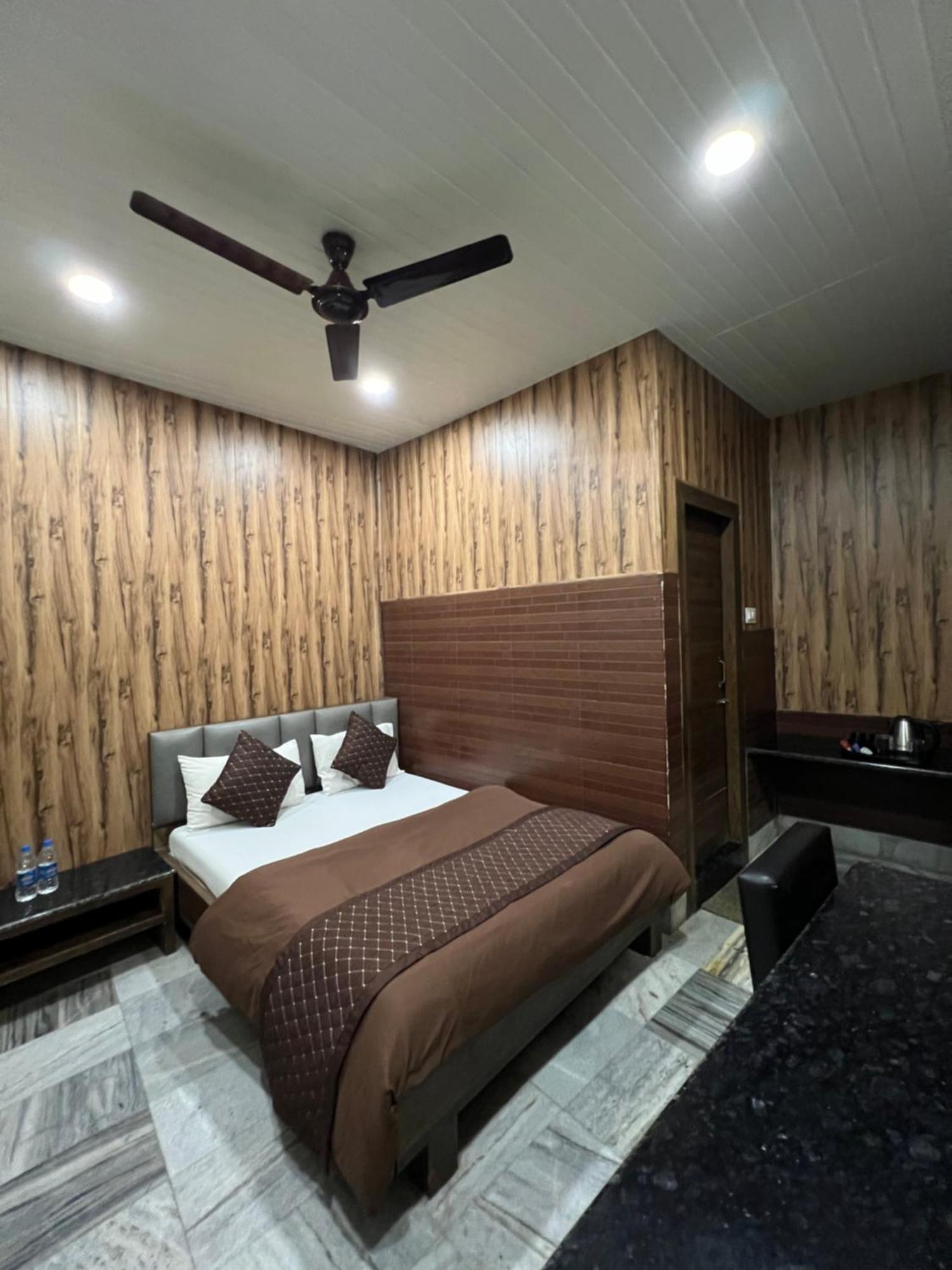 Hotel Sabera Siliguri Buitenkant foto