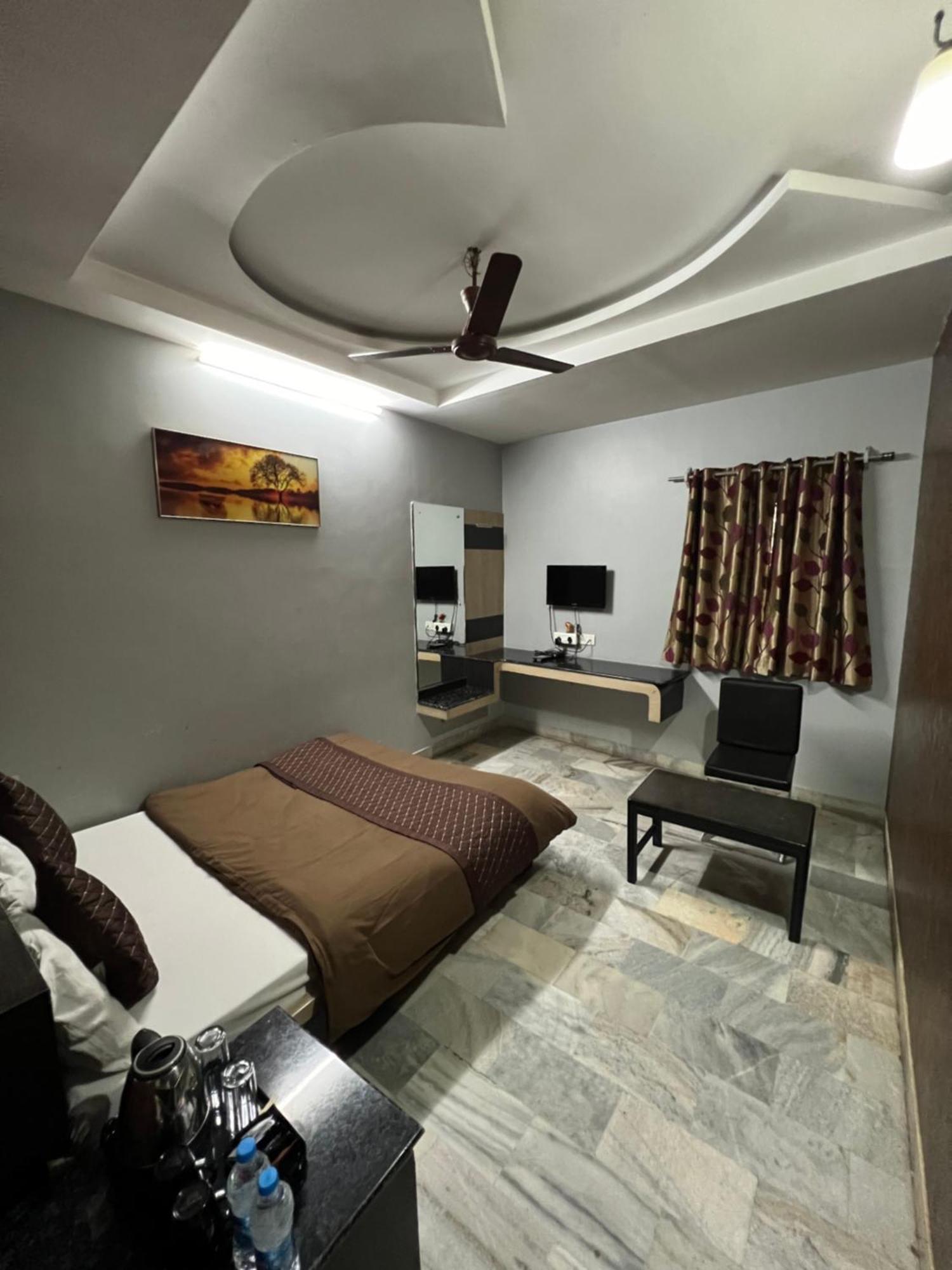 Hotel Sabera Siliguri Buitenkant foto