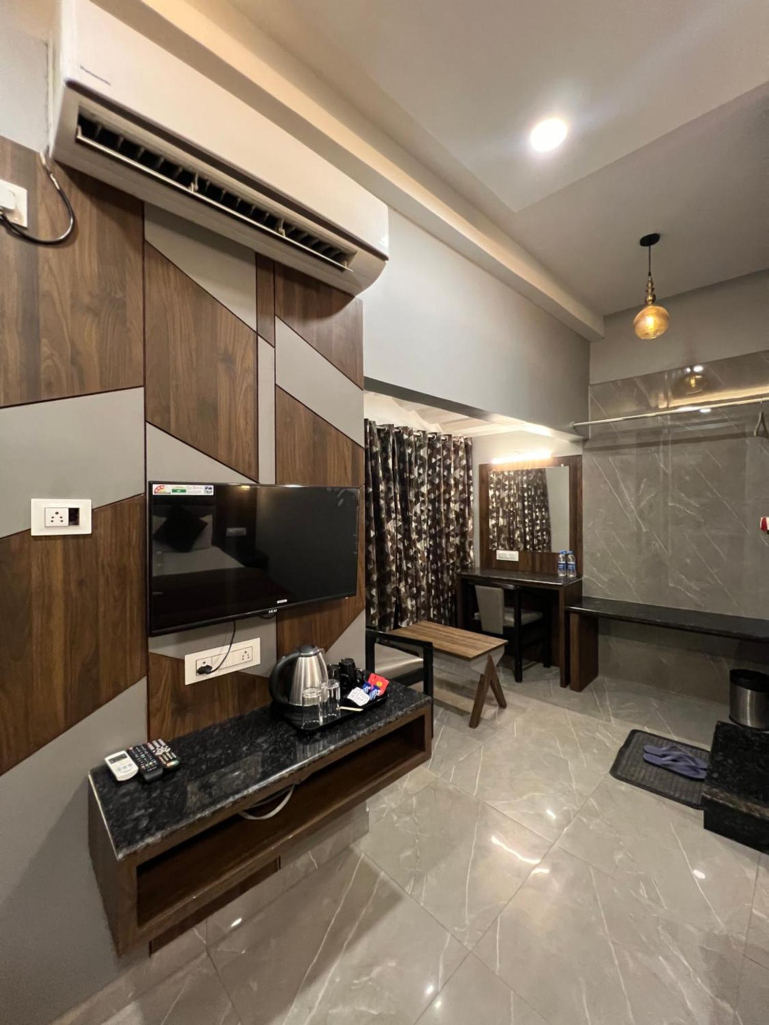 Hotel Sabera Siliguri Buitenkant foto