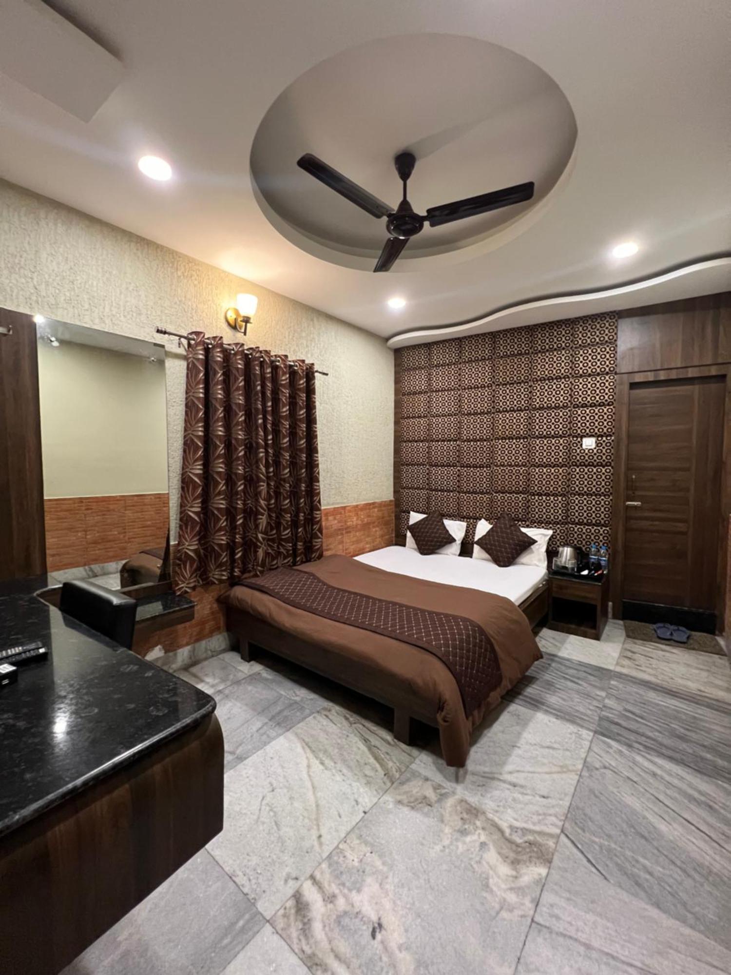 Hotel Sabera Siliguri Buitenkant foto