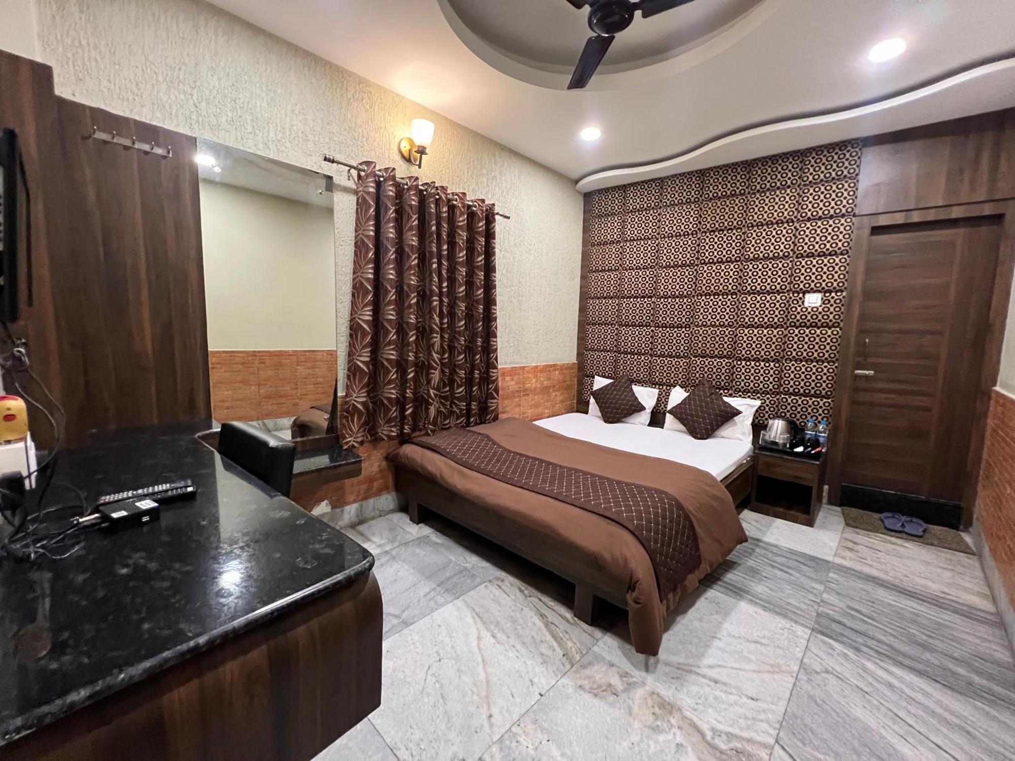 Hotel Sabera Siliguri Buitenkant foto
