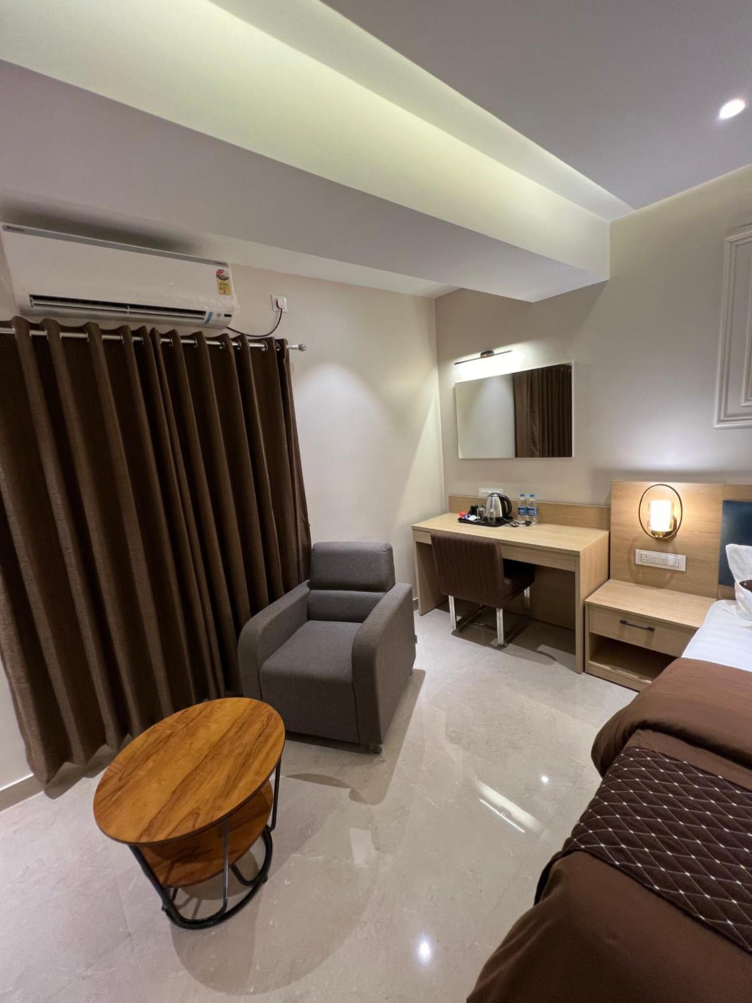 Hotel Sabera Siliguri Buitenkant foto