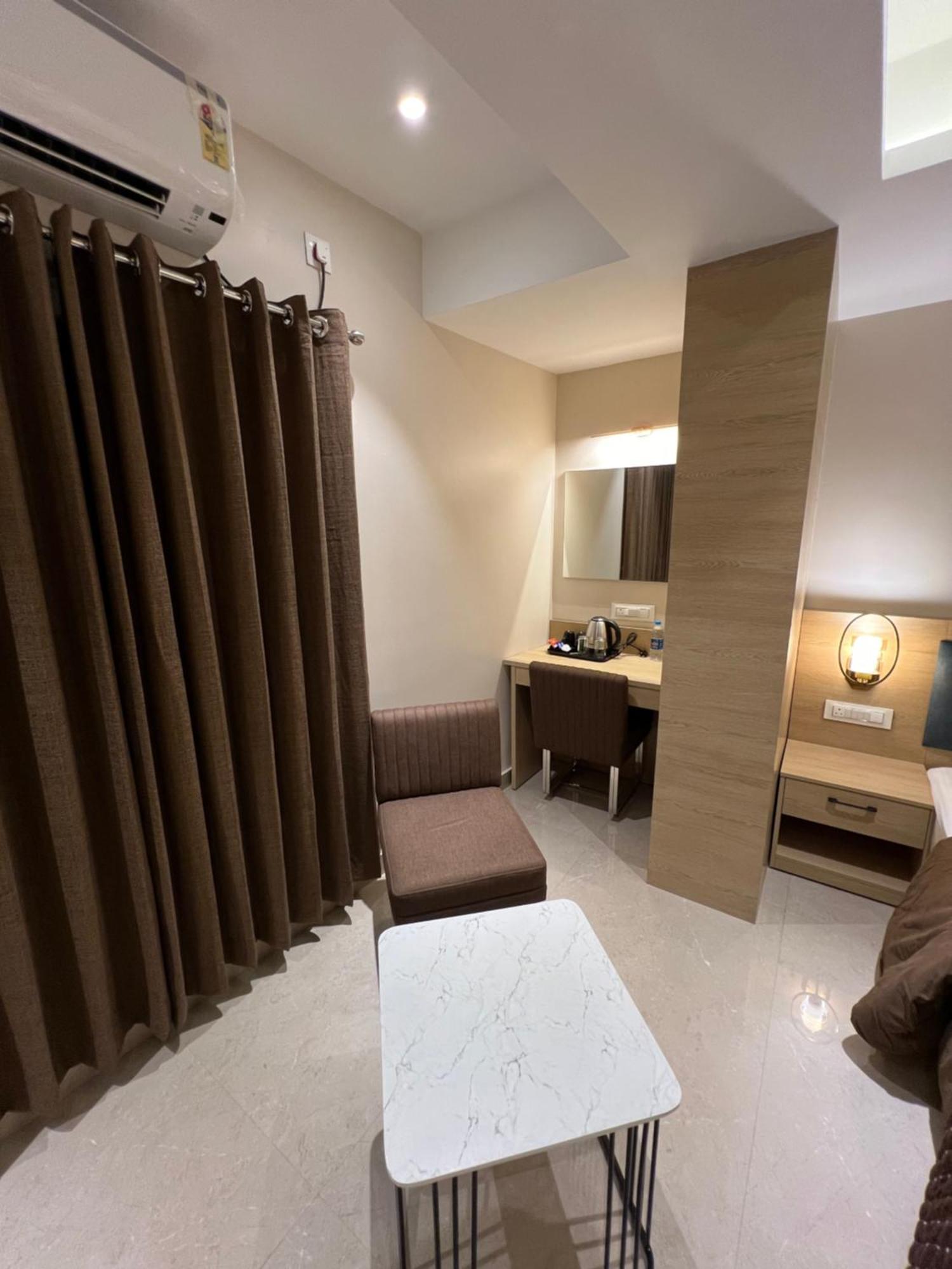 Hotel Sabera Siliguri Buitenkant foto