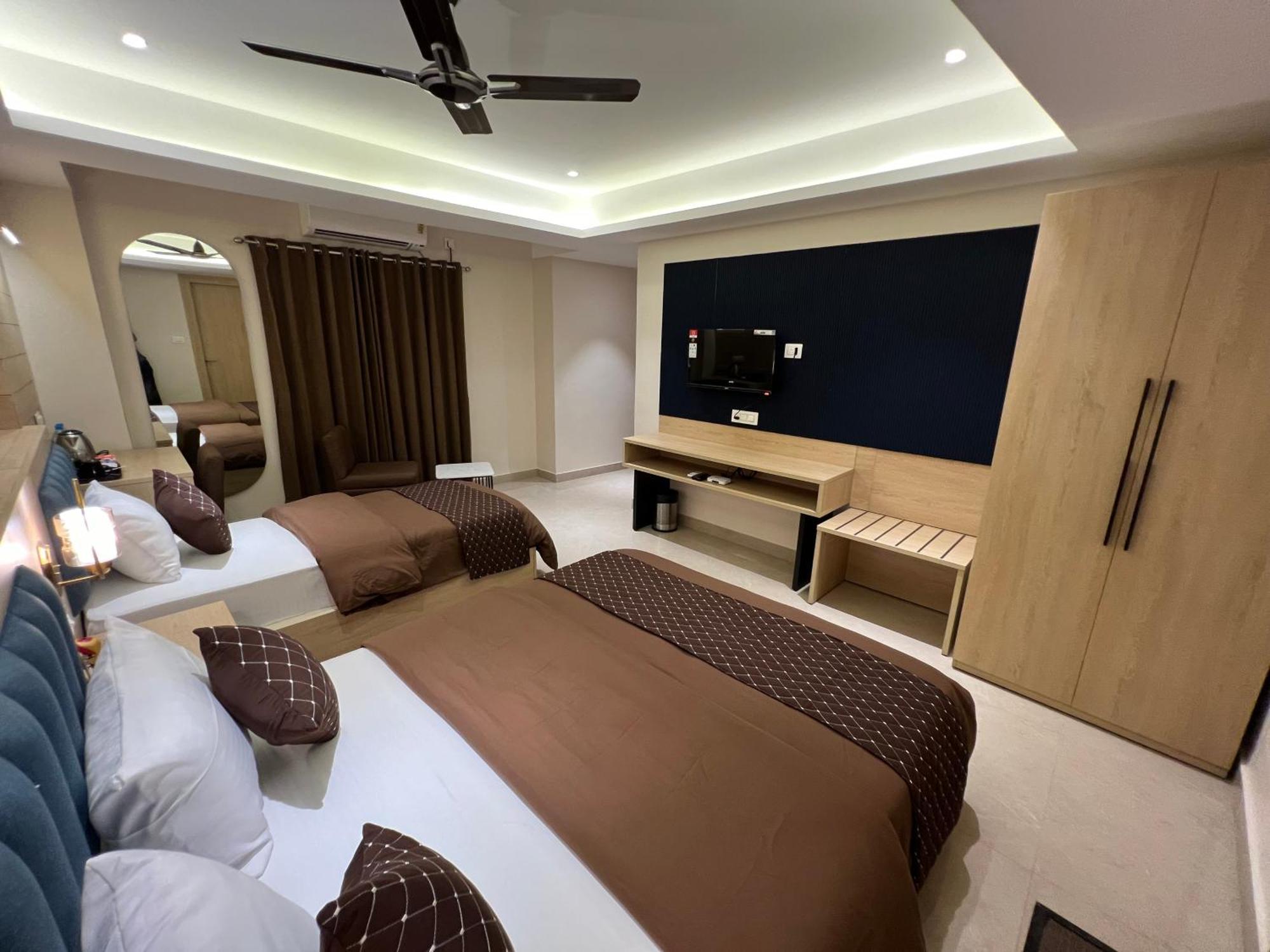 Hotel Sabera Siliguri Buitenkant foto