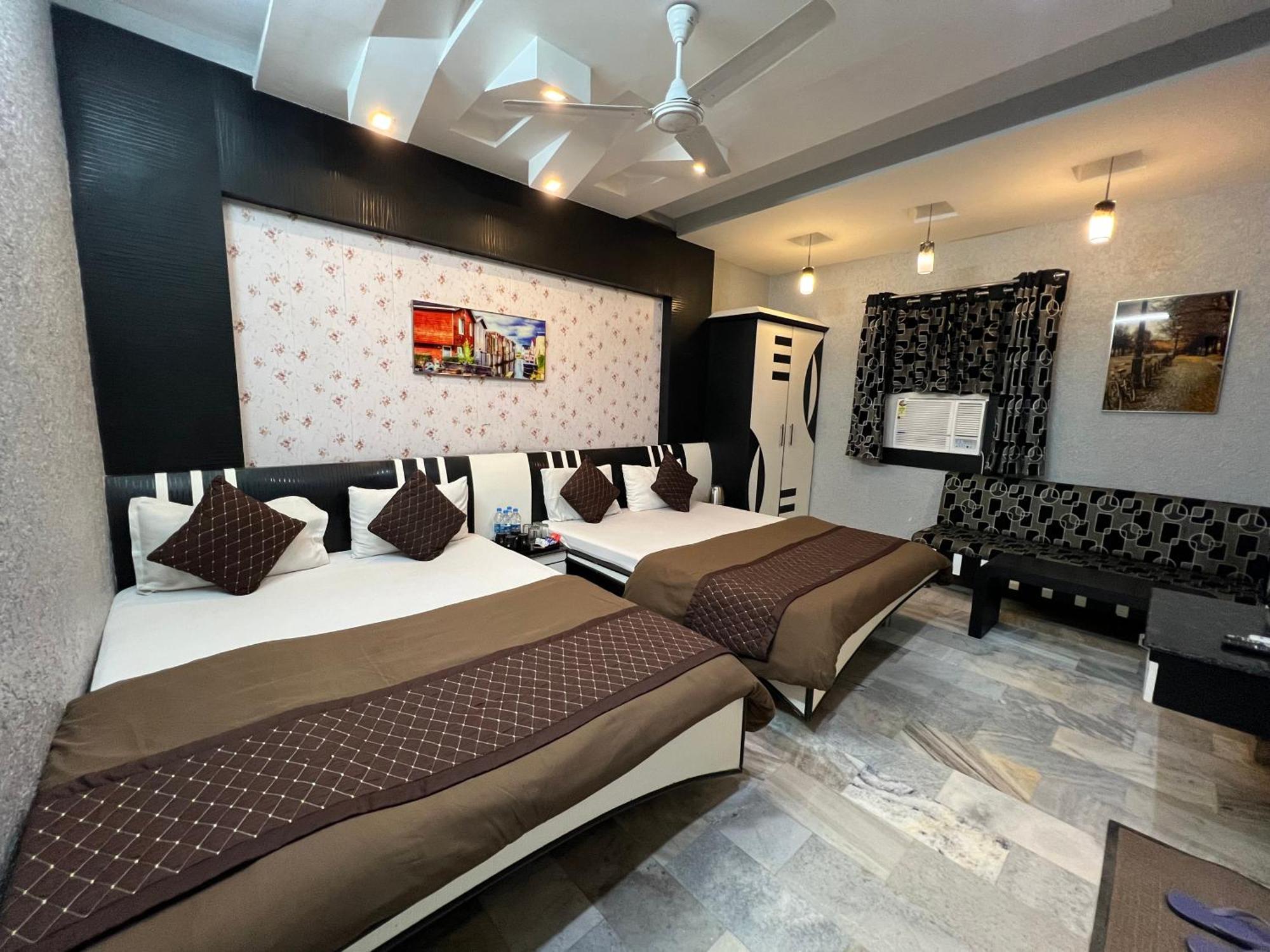 Hotel Sabera Siliguri Buitenkant foto
