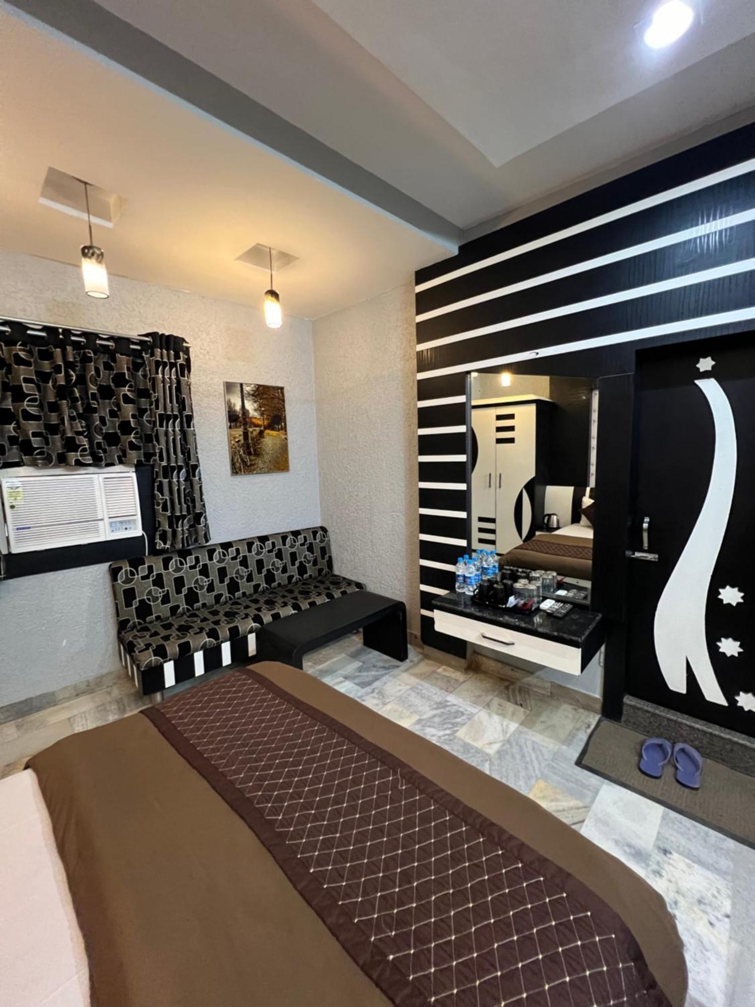 Hotel Sabera Siliguri Buitenkant foto