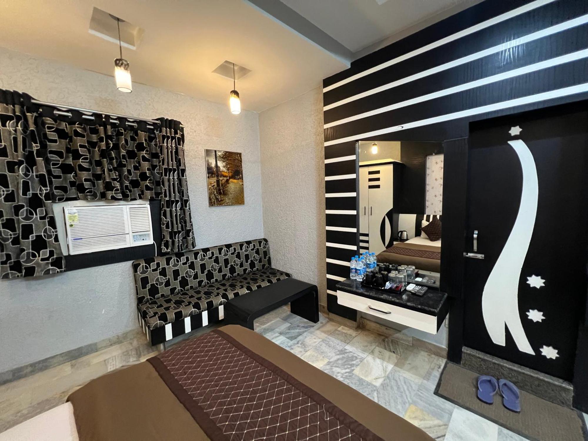 Hotel Sabera Siliguri Buitenkant foto